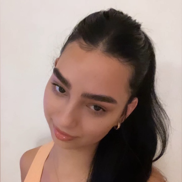 Meet your Posher, Laura - Picture 1 of 1